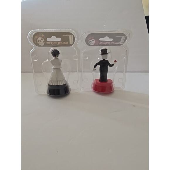 Solar Power Moving Day of the Dead Bride & Groom Decor Figures Black Size 4x2" - Picture 5 of 10